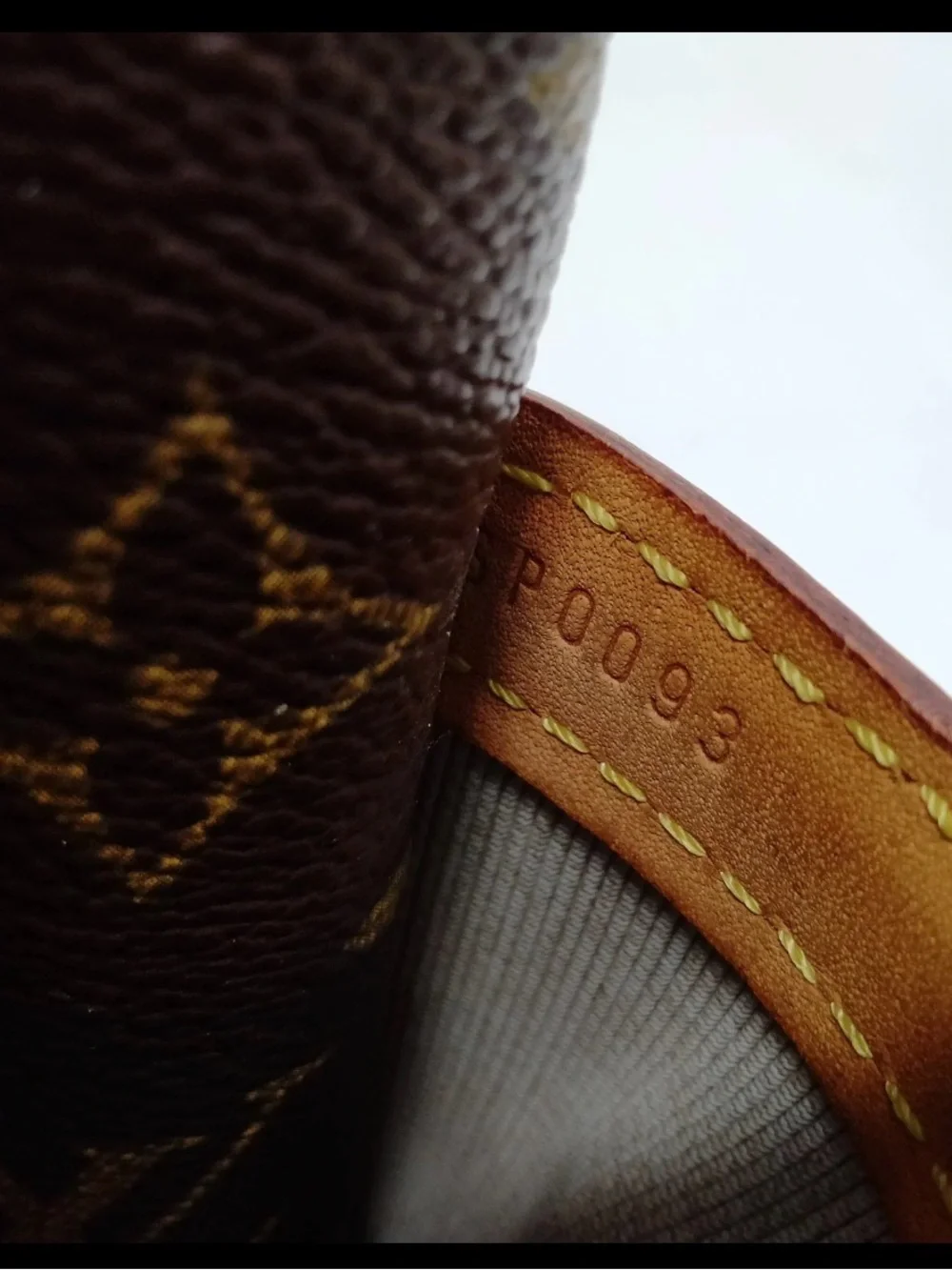 Louis Vuitton bag use brown